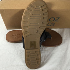 Miz Mooz Shoes - Women's Lagoon Thong Soft Leather Sandal Black Miz Mooz Shoes - Women's Lagoon Thong Soft Leather Sandal Black
